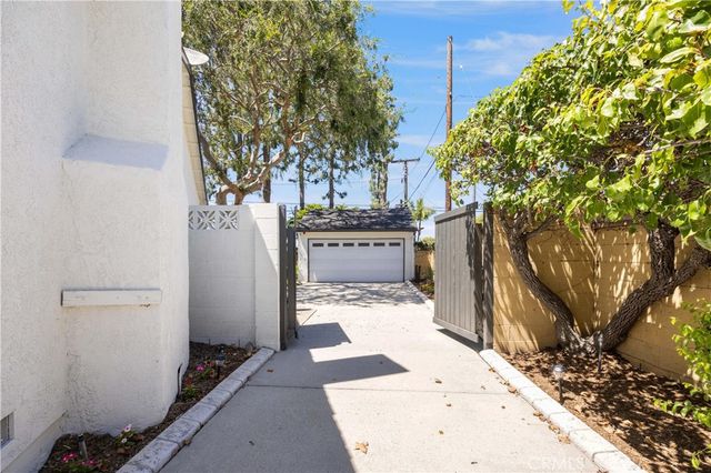 6813 E Los Santos, Long Beach, CA 90815