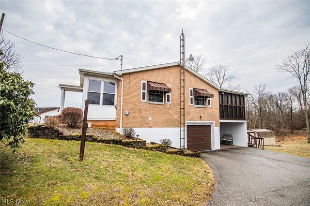 82 Highland Lake Circle, Washington, WV 26181
