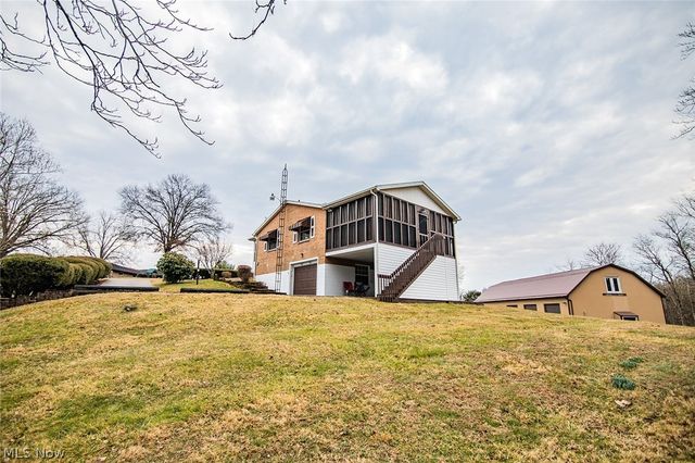 82 Highland Lake Circle, Washington, WV 26181