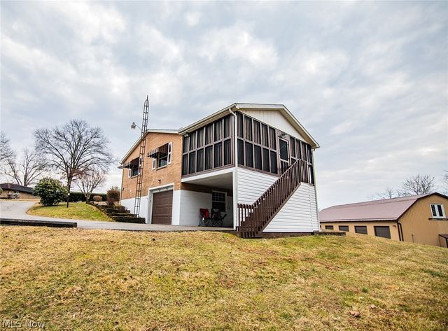 82 Highland Lake Circle, Washington, WV 26181