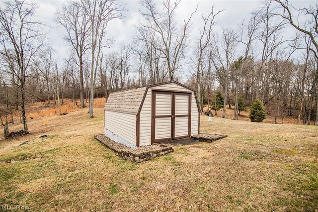 82 Highland Lake Circle, Washington, WV 26181