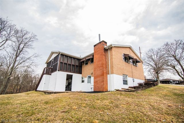 82 Highland Lake Circle, Washington, WV 26181