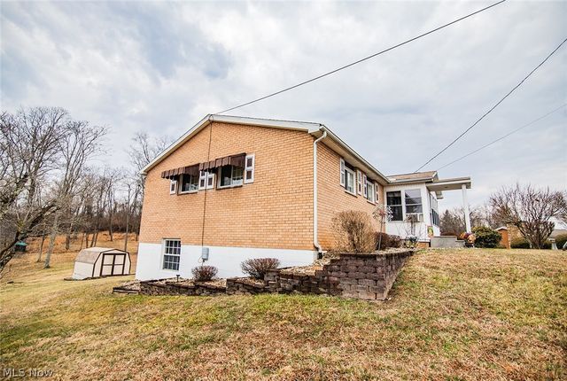 82 Highland Lake Circle, Washington, WV 26181