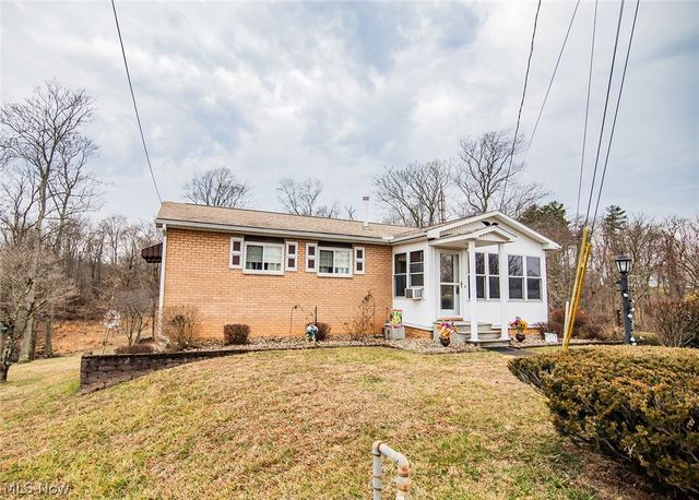 82 Highland Lake Circle, Washington, WV 26181