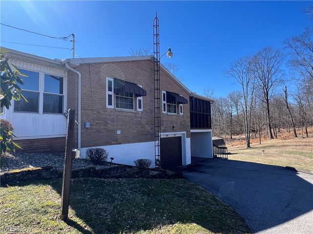 82 Highland Lake Circle, Washington, WV 26181