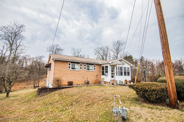 82 Highland Lake Circle, Washington, WV 26181