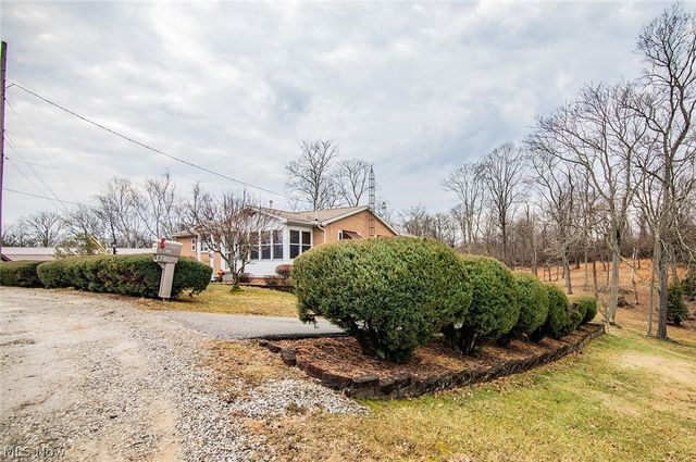 82 Highland Lake Circle, Washington, WV 26181