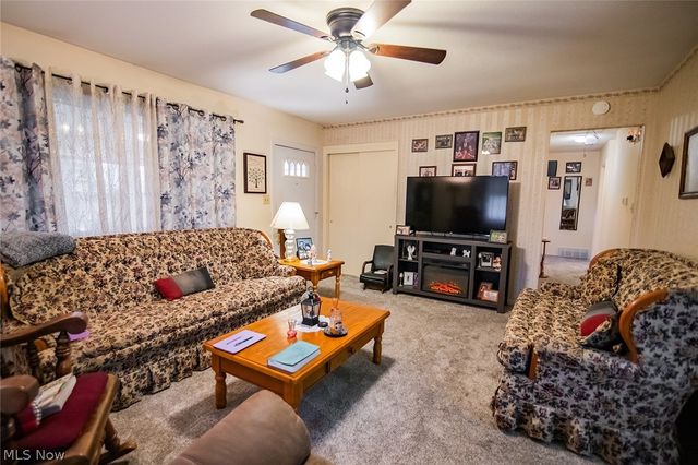 82 Highland Lake Circle, Washington, WV 26181