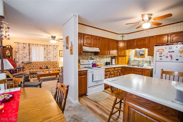 82 Highland Lake Circle, Washington, WV 26181