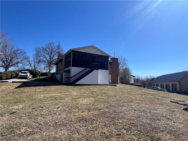 82 Highland Lake Circle, Washington, WV 26181