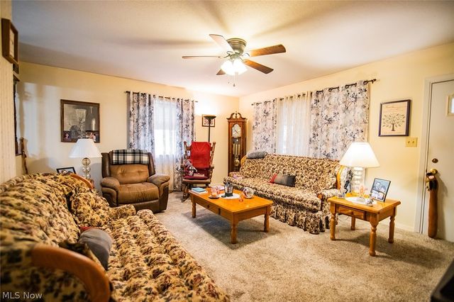 82 Highland Lake Circle, Washington, WV 26181