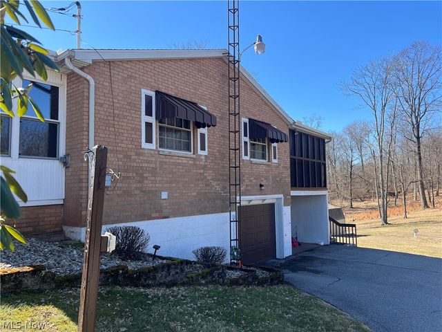 82 Highland Lake Circle, Washington, WV 26181