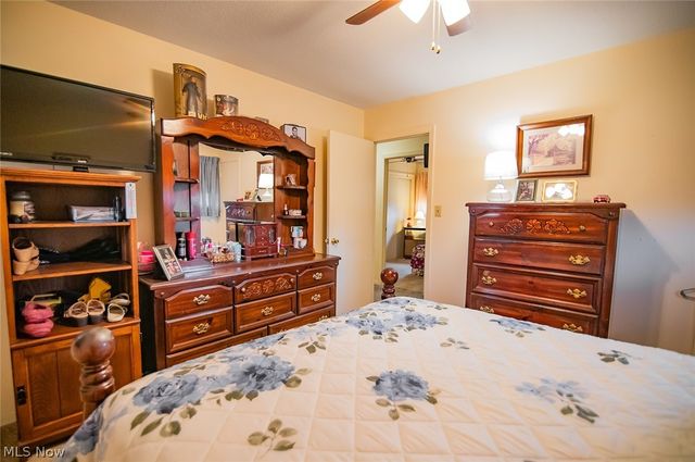 82 Highland Lake Circle, Washington, WV 26181