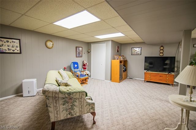 82 Highland Lake Circle, Washington, WV 26181