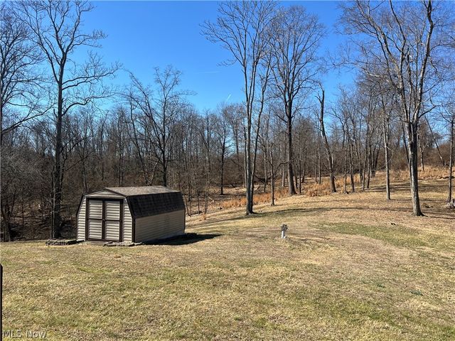 82 Highland Lake Circle, Washington, WV 26181