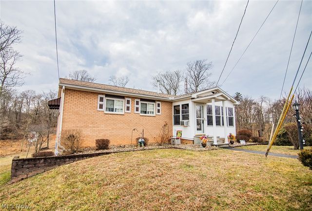 82 Highland Lake Circle, Washington, WV 26181