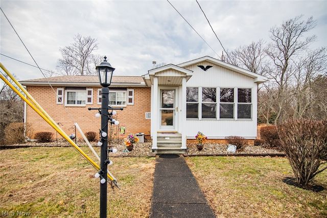 82 Highland Lake Circle, Washington, WV 26181