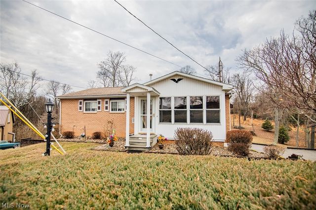 82 Highland Lake Circle, Washington, WV 26181