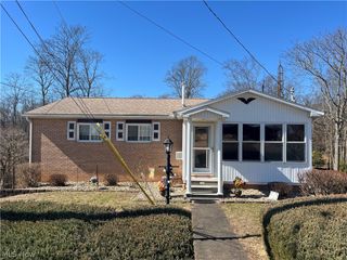 82 Highland Lake Circle, Washington, WV 26181