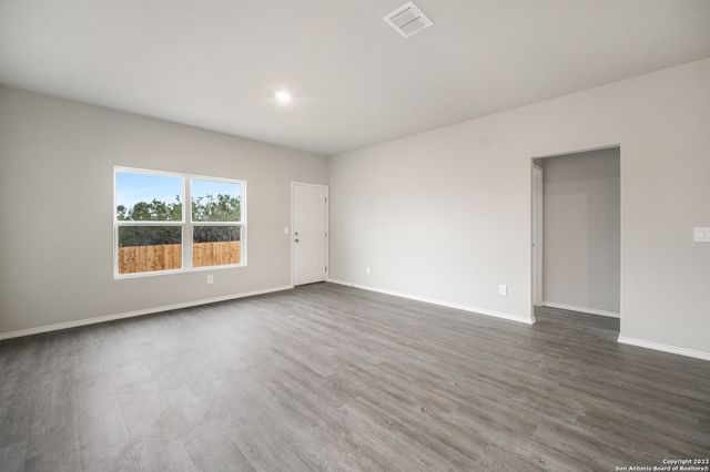 725 Canyon View, Seguin, TX 78155