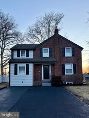 2 YALE RD, Wilmington, DE 19805