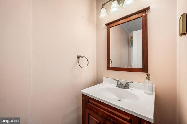 139 ROCK RD, Honey Brook, PA 19344