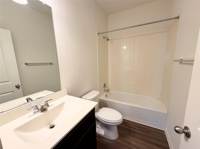 360 Bell Rings DR, Jarrell, TX 76537