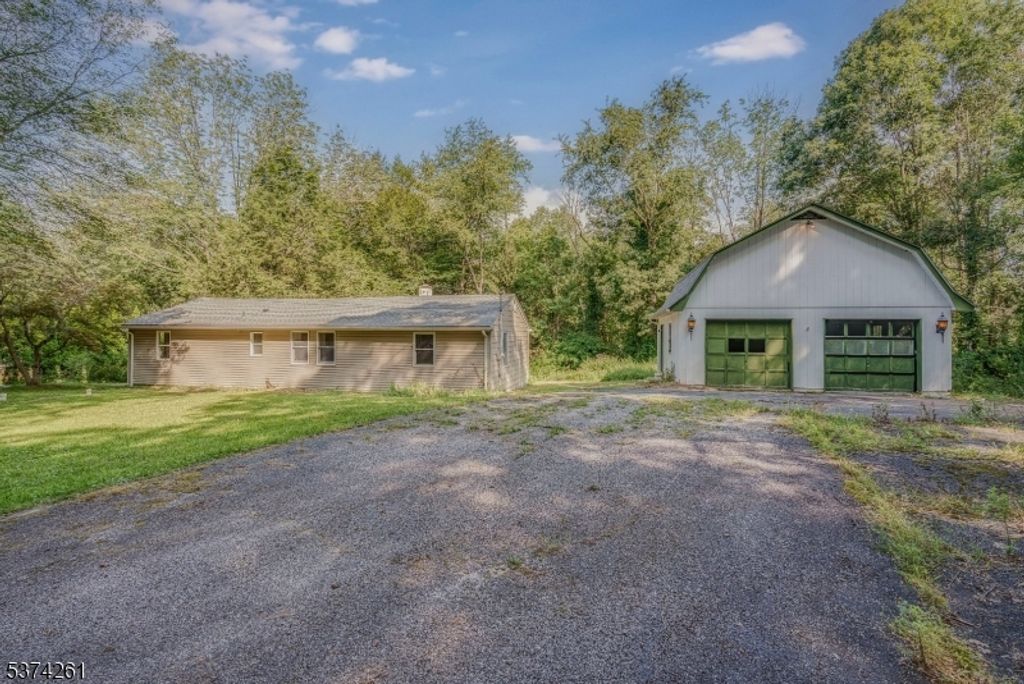 73 Highview Dr, Hampton Twp., NJ 07860