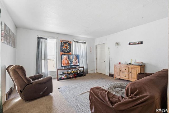 1918 6TH Avenue, Moline, IL 61265