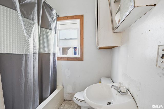 1918 6TH Avenue, Moline, IL 61265