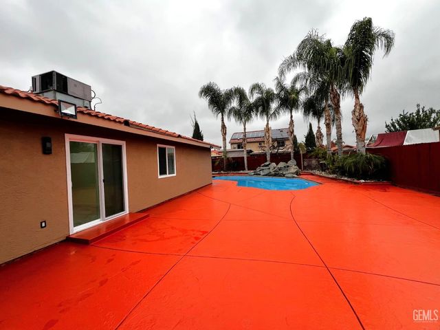 1416 Badger Pass Avenue, Bakersfield, CA 93307