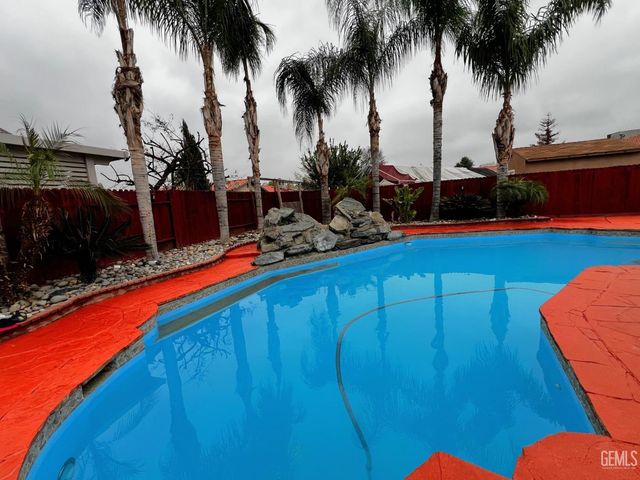 1416 Badger Pass Avenue, Bakersfield, CA 93307