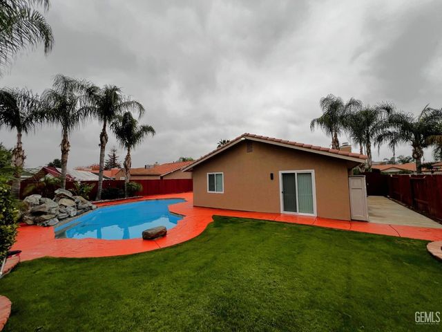 1416 Badger Pass Avenue, Bakersfield, CA 93307