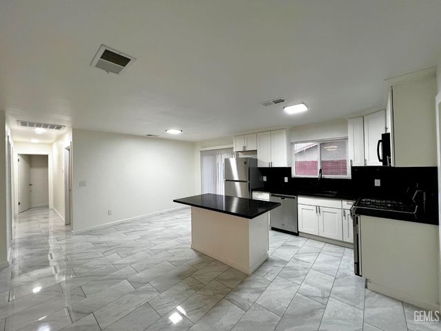 1416 Badger Pass Avenue, Bakersfield, CA 93307