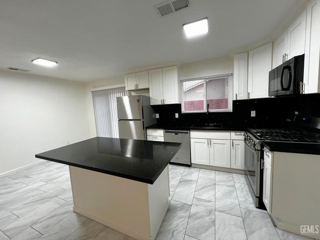 1416 Badger Pass Avenue, Bakersfield, CA 93307