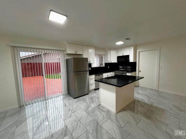 1416 Badger Pass Avenue, Bakersfield, CA 93307