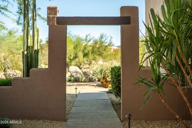 11266 E WHITETHORN Drive, Scottsdale, AZ 85262