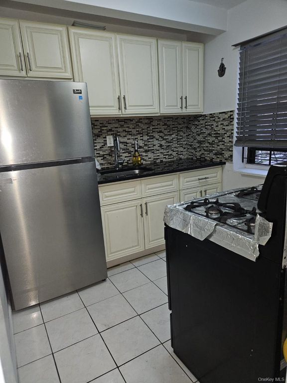 144-17 79 Avenue 2D, Kew Garden Hills, NY 11367 — photo 3