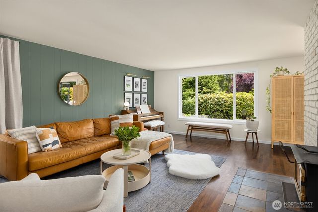 10430 NE Cascade Avenue, Bainbridge Island, WA 98110