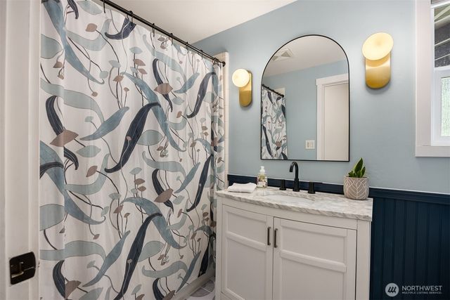 10430 NE Cascade Avenue, Bainbridge Island, WA 98110