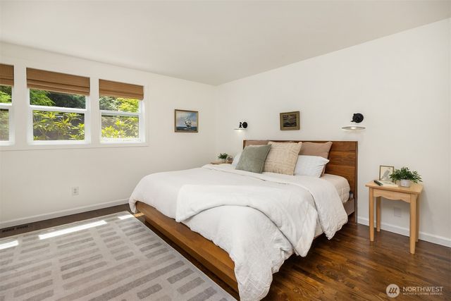 10430 NE Cascade Avenue, Bainbridge Island, WA 98110