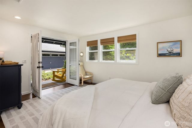 10430 NE Cascade Avenue, Bainbridge Island, WA 98110