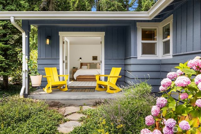 10430 NE Cascade Avenue, Bainbridge Island, WA 98110