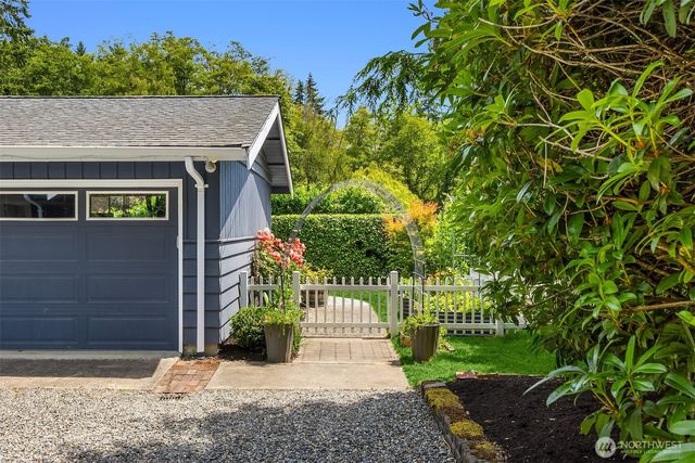 10430 NE Cascade Avenue, Bainbridge Island, WA 98110