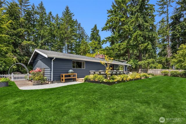 10430 NE Cascade Avenue, Bainbridge Island, WA 98110