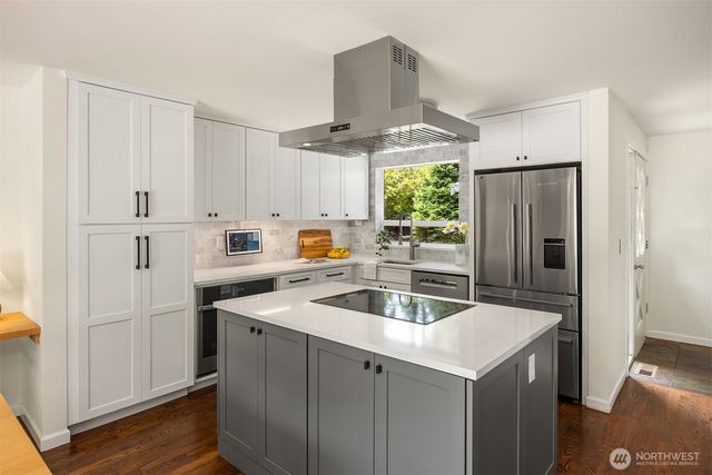 10430 NE Cascade Avenue, Bainbridge Island, WA 98110