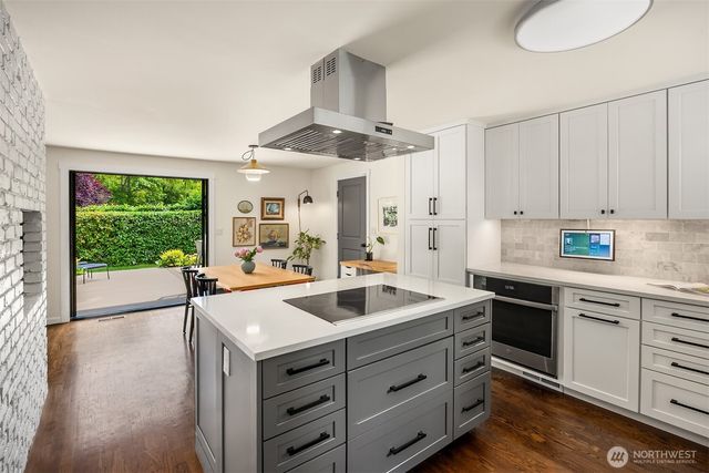 10430 NE Cascade Avenue, Bainbridge Island, WA 98110