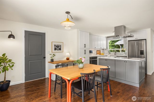 10430 NE Cascade Avenue, Bainbridge Island, WA 98110
