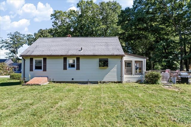 9 Folsom St, Leicester, MA 01611