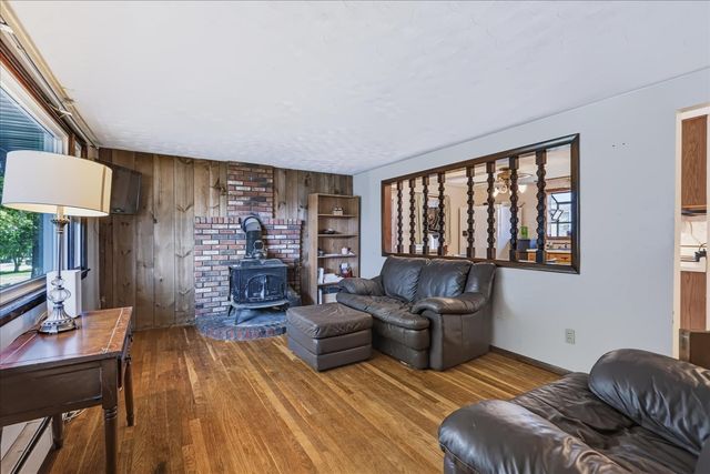 9 Folsom St, Leicester, MA 01611